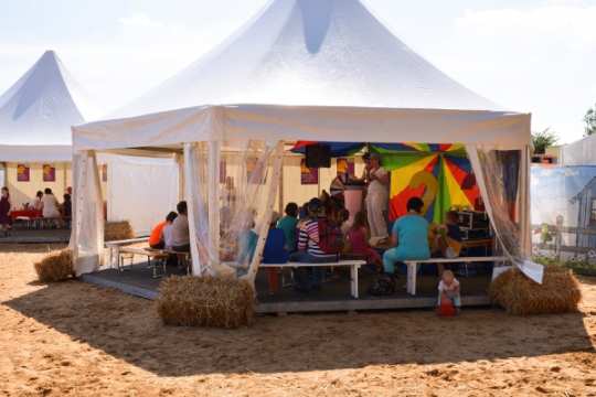 Der CHIO Aachen ROBY CLUB bietet den jüngsten CHIO Aachen-Besuchern Spaß und Abwechslung bei umfassender Betreuung. So können Eltern ganz entspannt den Sport genießen und über das Turniergelände schlendern - die Kinder sind derweil in den besten Händen.
