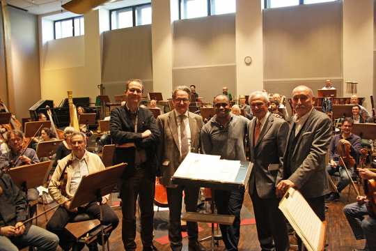 v.l. Michael Schmitz-Aufterbeck, Frank Kemperman, Kazem Abdullah, Carl Meulenbergh und Udo Rüber im Probenraum des Sinfonieorchesters Aachen.