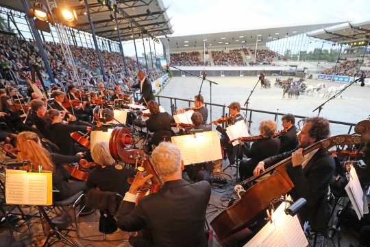 Klassische Musik trifft spektakulären Sport bei Pferd und Sinfonie 2017.